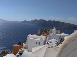 Traditional House  - Cyclades Islands, Santorini, Oia • Παραδοσιακή Οικία - Κυκλάδες, Σαντορίνη, Οία