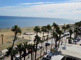 Luxurious Apartment - Cyprus, Larnaca, Finnikoudes • Πολυτελες Διαμέρισμα - Κύπρος, Λάρνακα, Φοινικούδες